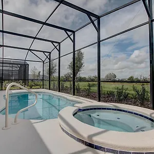 Holiday home Close To Disney Huge Luxury King Suites/pool/jacuzzi, Davenport